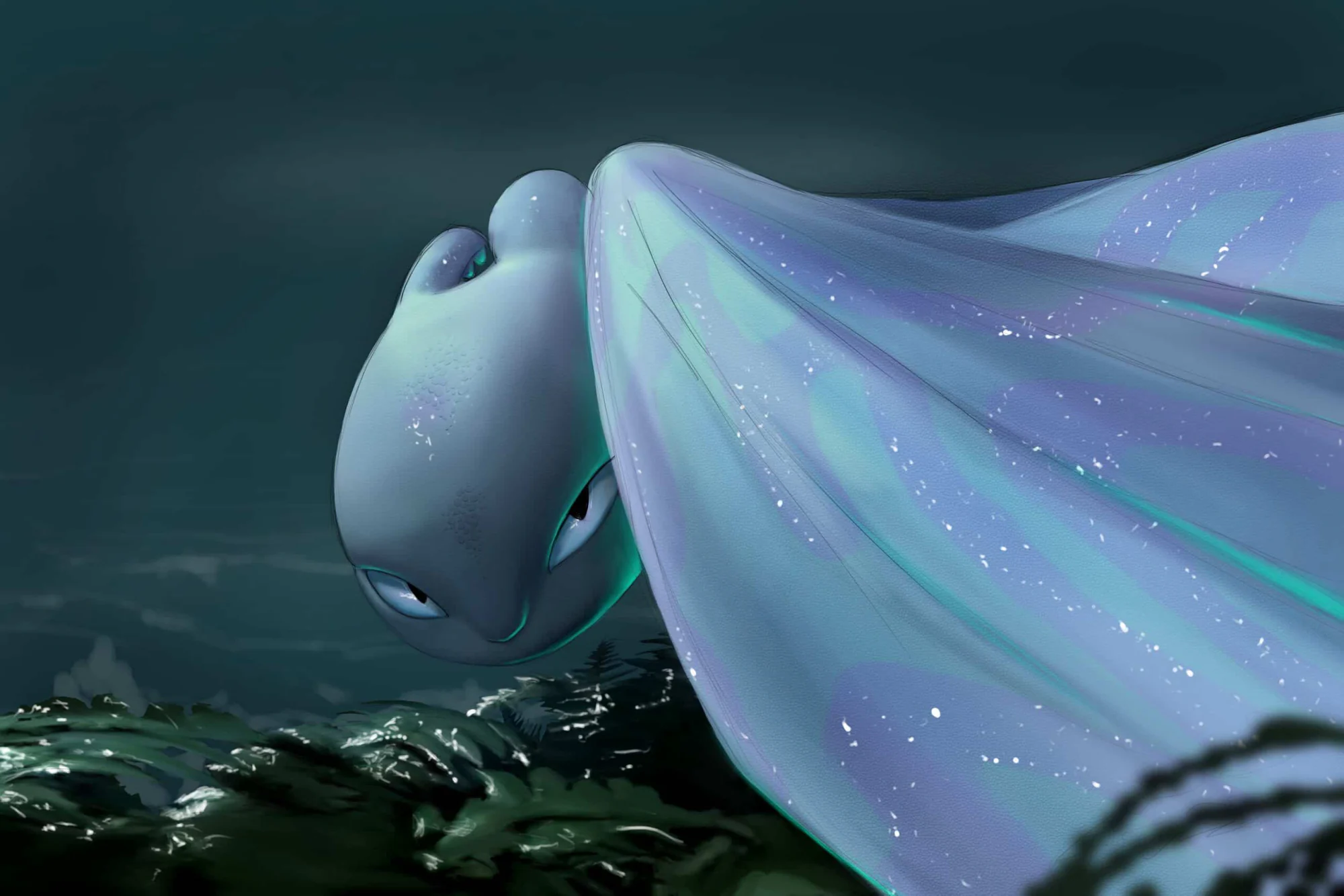 Furie Éclair, la Light Fury de Dragons 3, tête baissée, yeux mi-clos, aile piquée d'étoiles., monté en caisse américaine