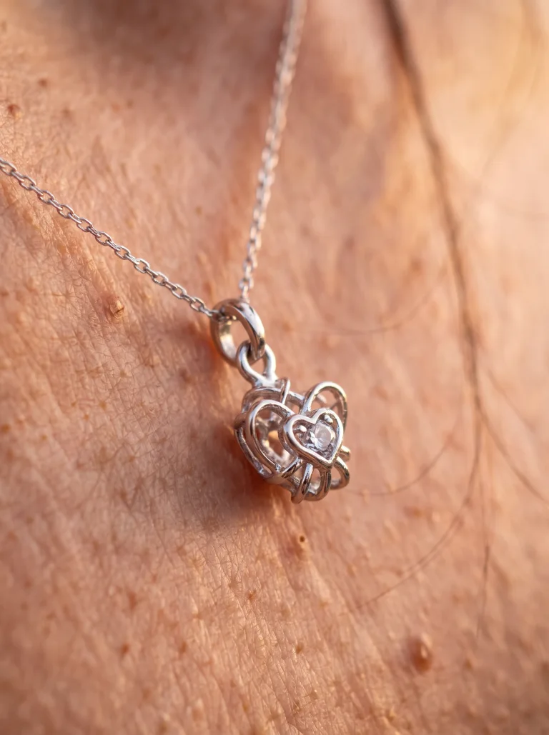 Pendentif Cœur Captif, mise en situation 2